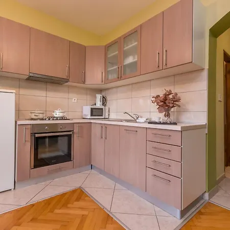 Amaris Apartment *